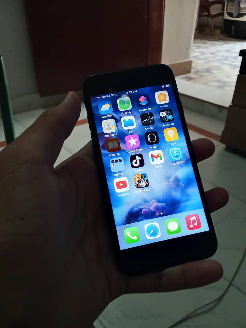 Apple iPhone 7 1
