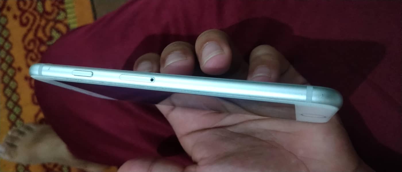 Apple iPhone 8 5