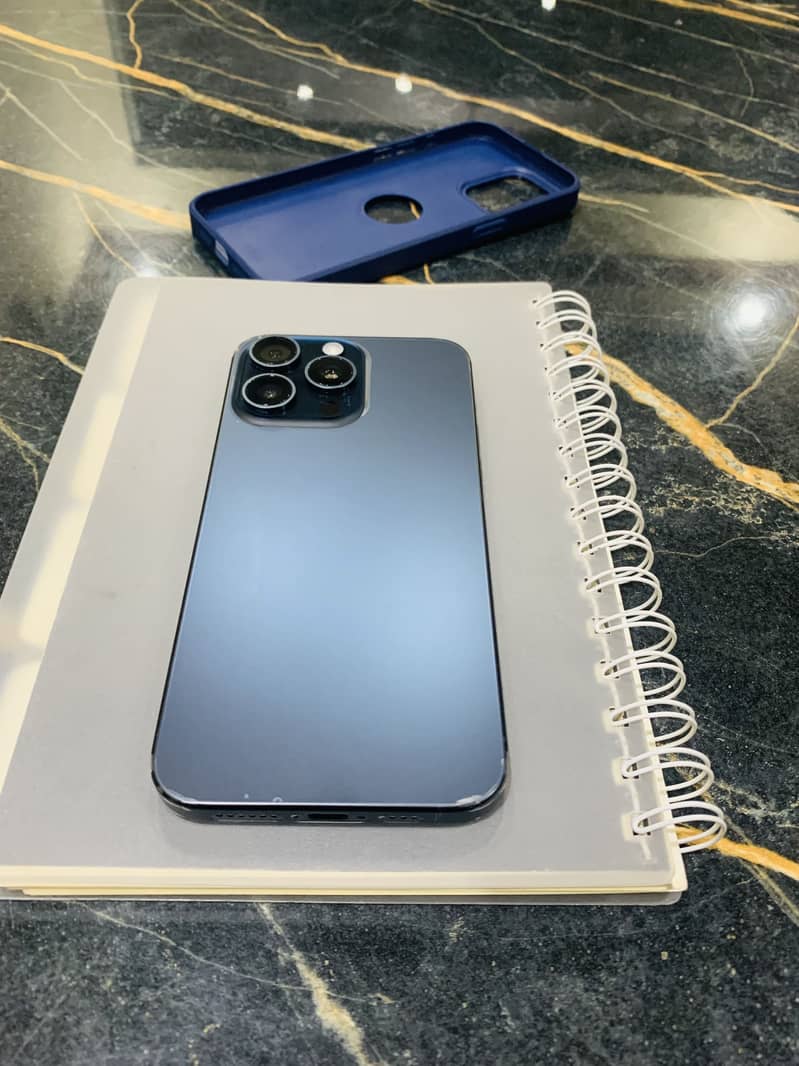 Apple iPhone 15 Pro Max 0