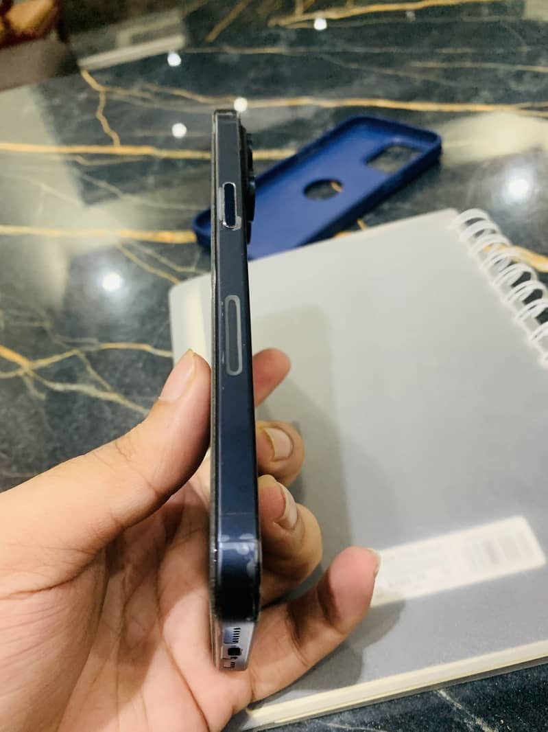 Apple iPhone 15 Pro Max 2