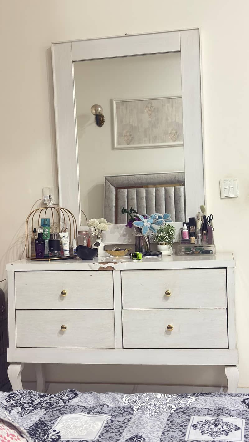 dressing table 0