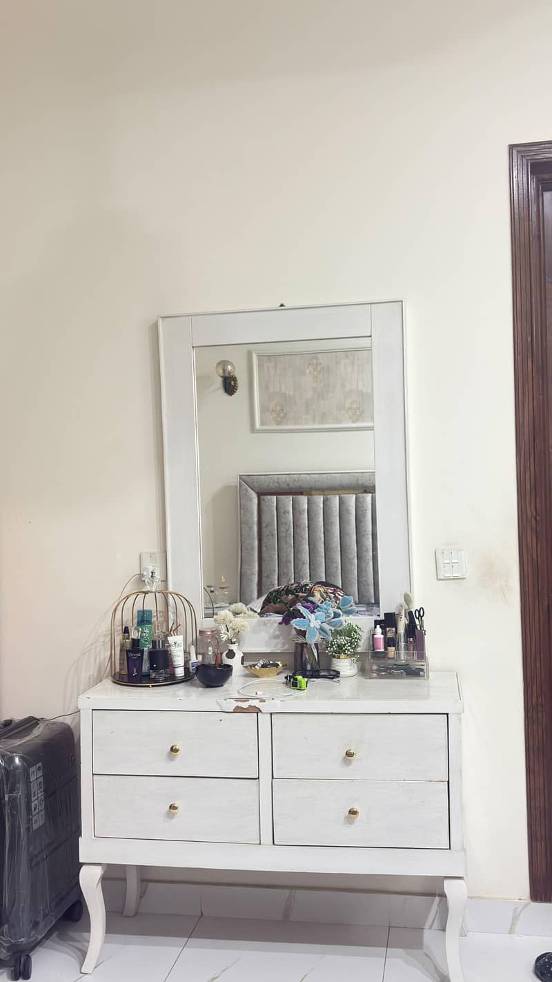 dressing table 1