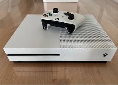 Xbox One S + (60+ Games Account)