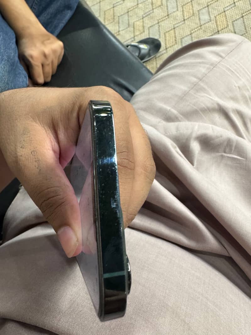 Apple iPhone 13 Pro Max 4