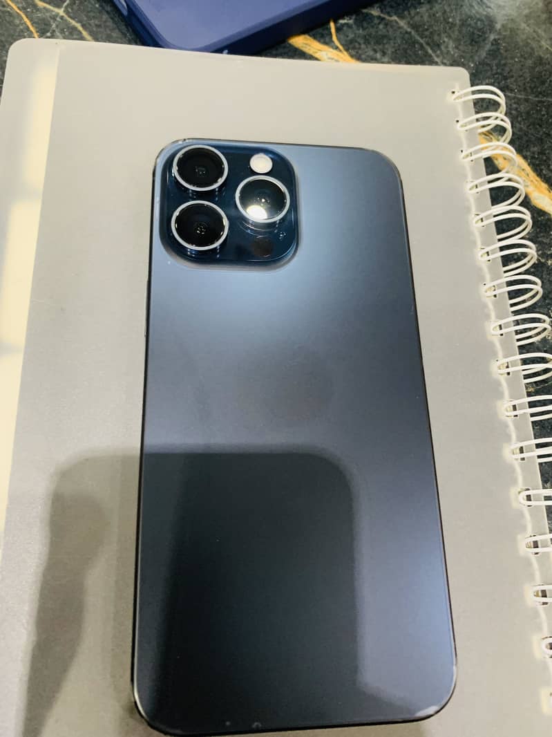 Apple iPhone 15 Pro Max 3