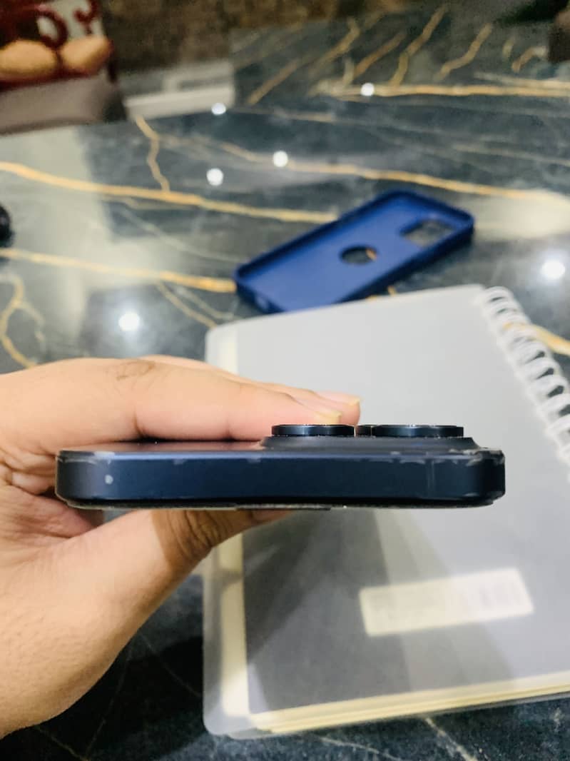 Apple iPhone 15 Pro Max 6