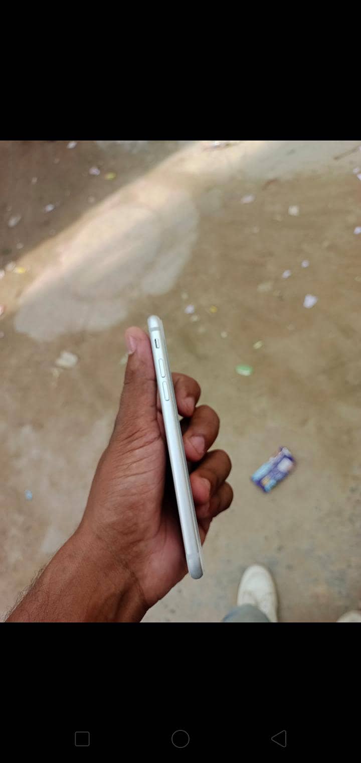 Apple iPhone 7 2