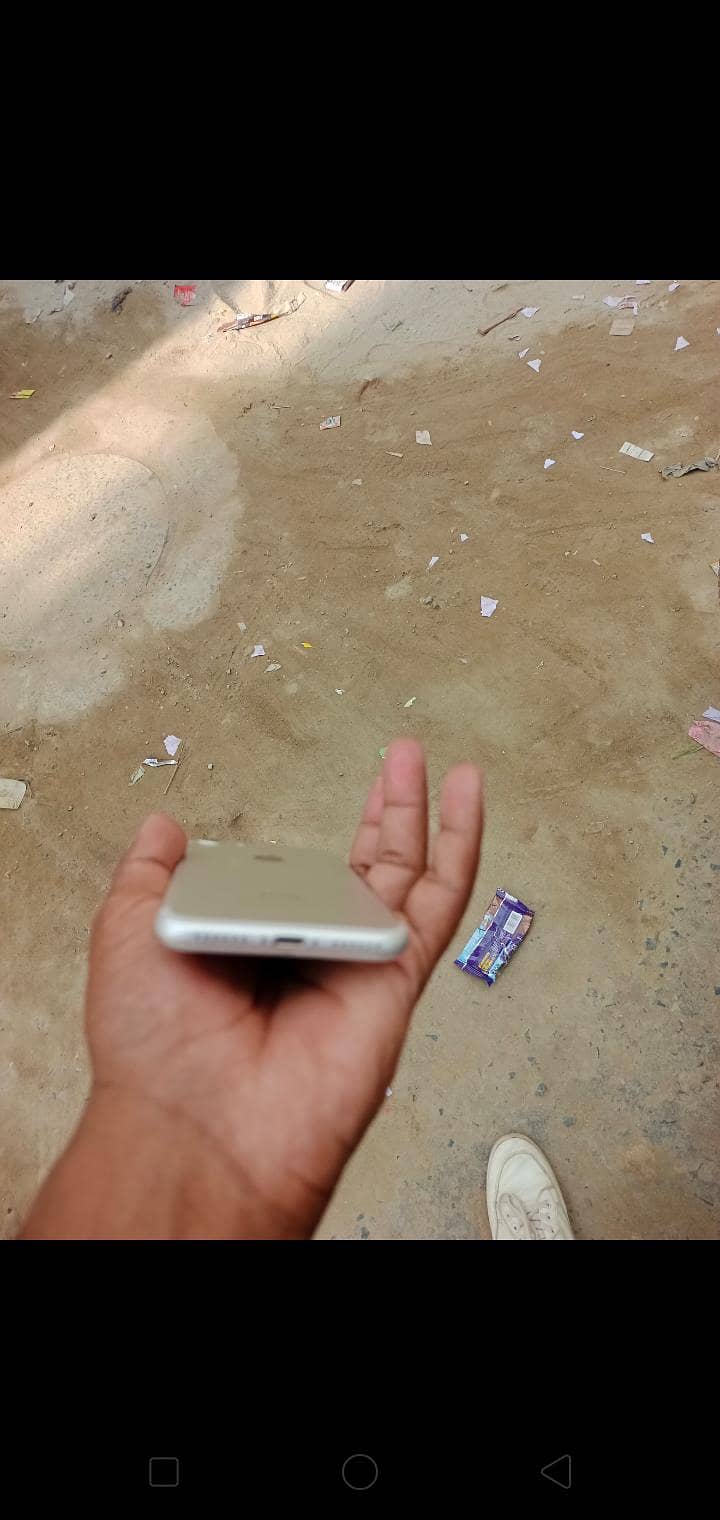 Apple iPhone 7 3