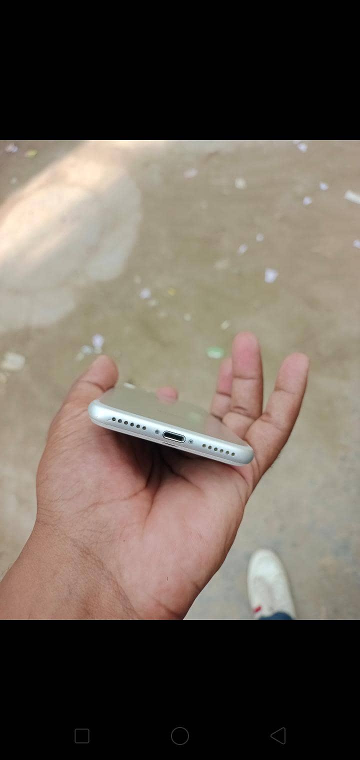 Apple iPhone 7 4