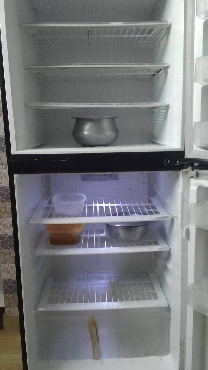 pel Refrigerator 0