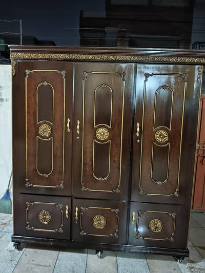 Cabinet of 3 doors