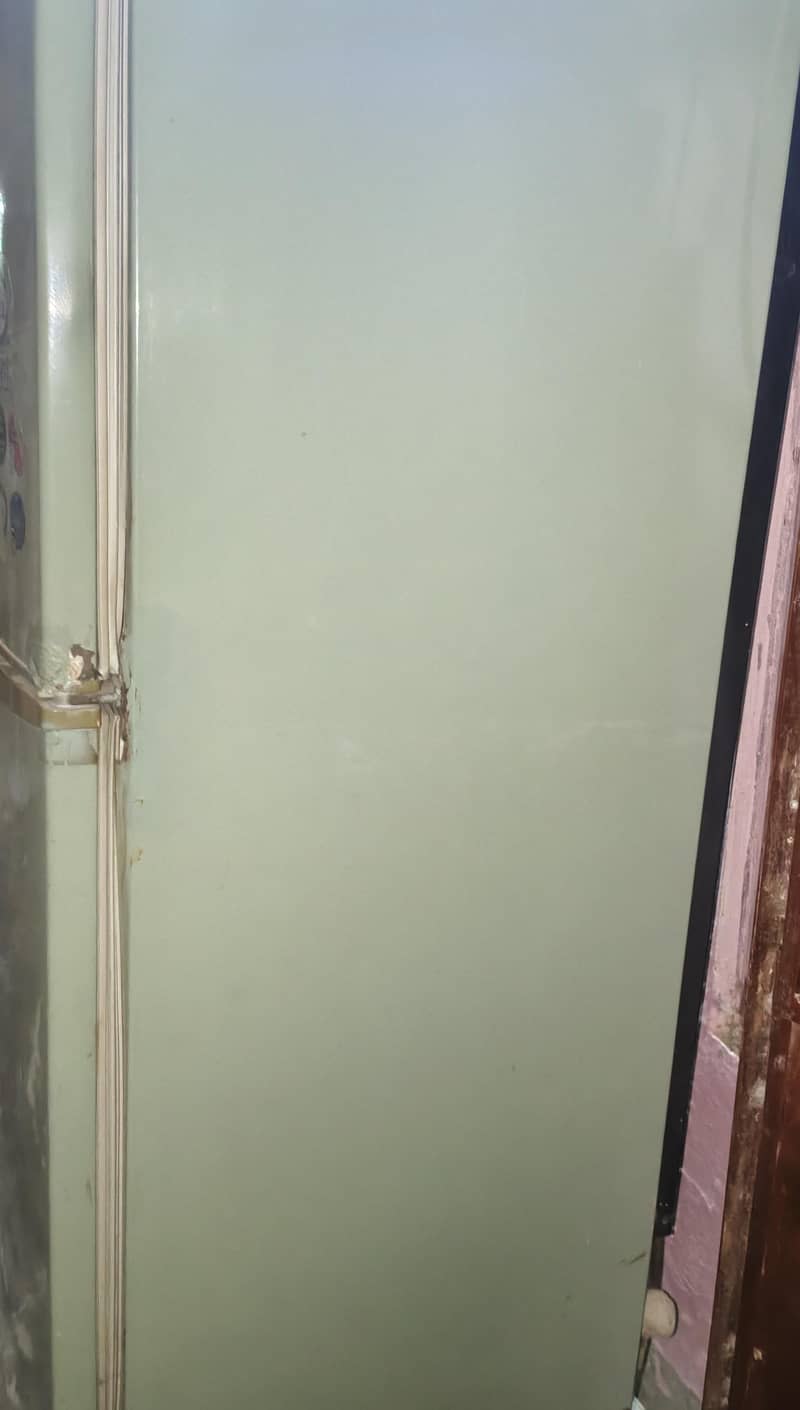 دو دروازوں والا فریج برائے فروخت —  قبولہ شریف 27کے بی 2