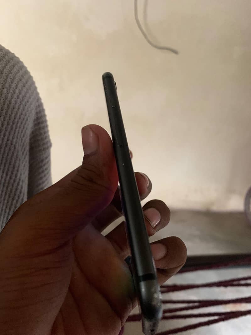 Apple iPhone 8 3