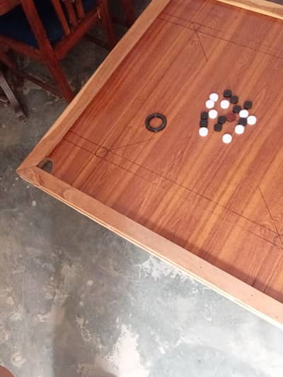 Carom board. 0/3/0/2.27/37/877