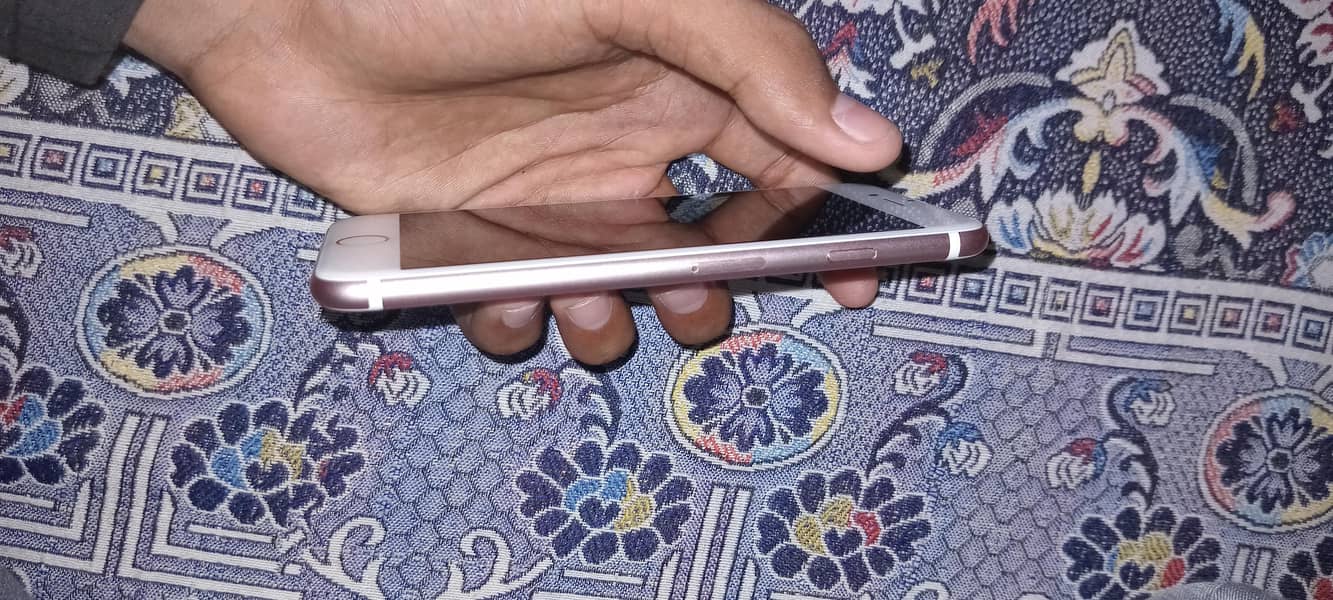 Apple iPhone 7 4