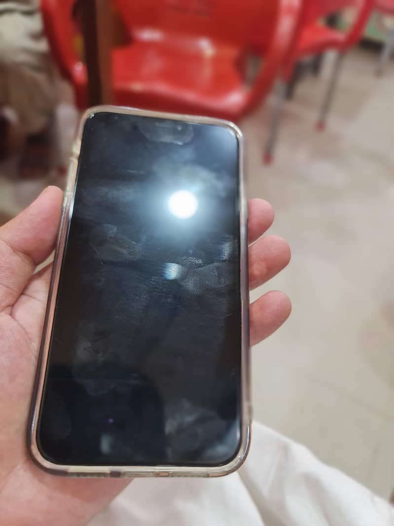 Apple iPhone 11 3