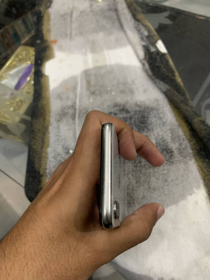 Apple iPhone X 3