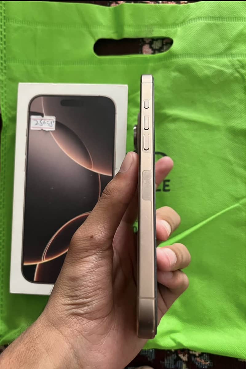 Apple iPhone 16 Pro Max 3