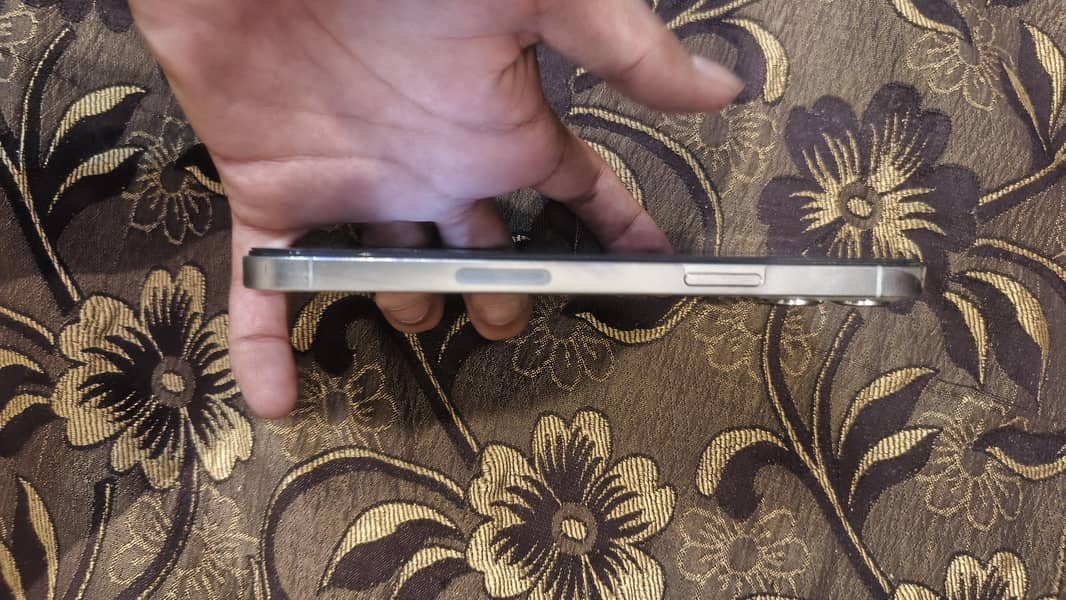 Apple iPhone 12 Pro Max 4