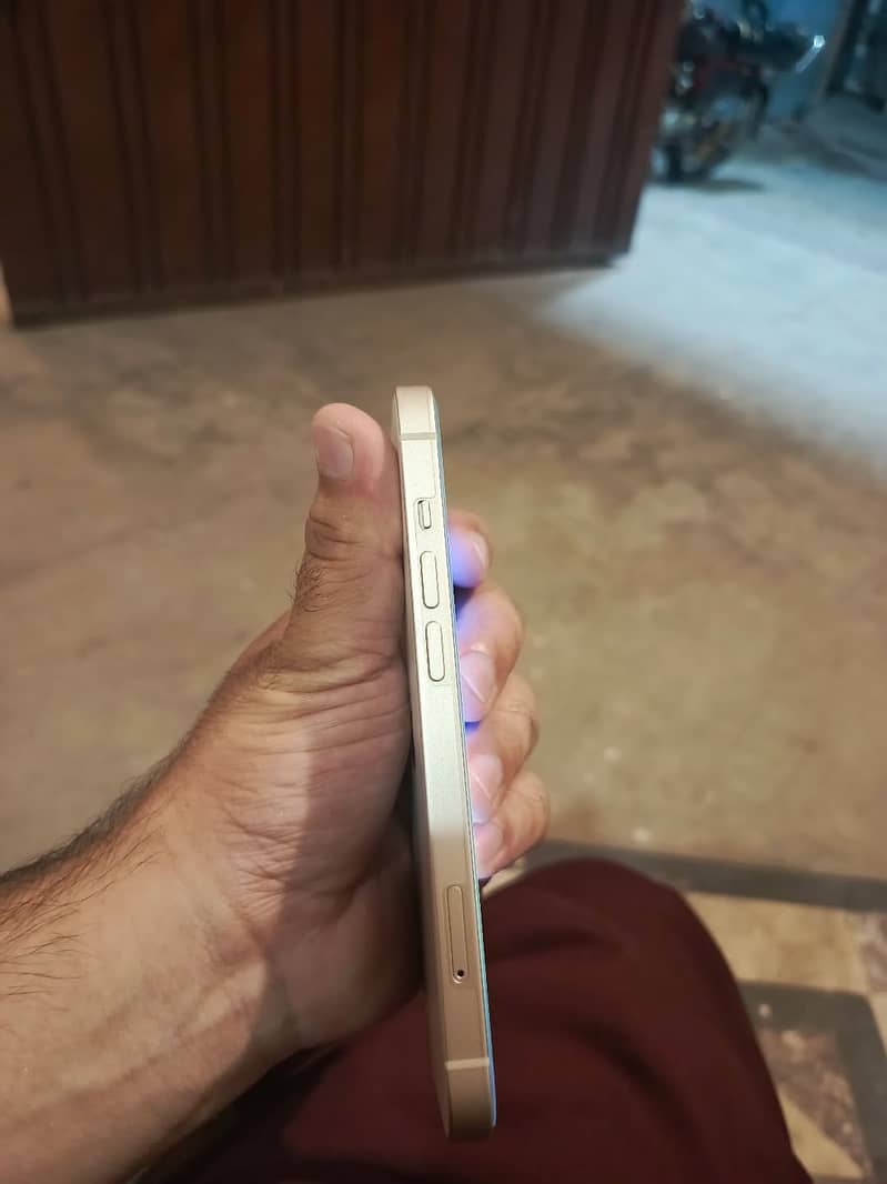 Apple iPhone 14 3