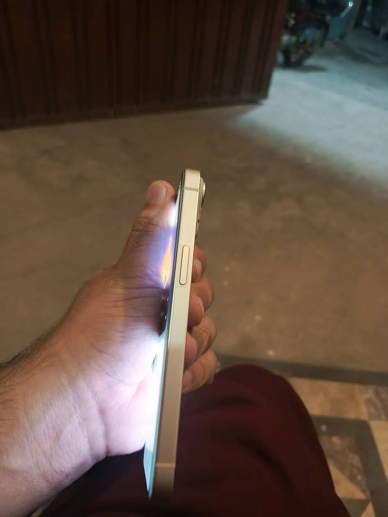 Apple iPhone 14 4