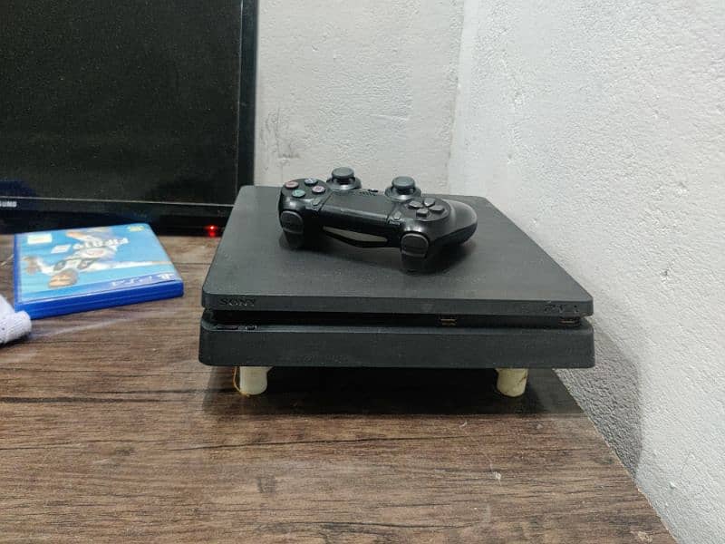 PS4 Slim 1
