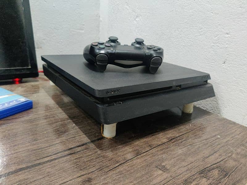 PS4 Slim 2