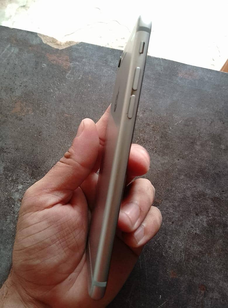 Apple iPhone 6S 2