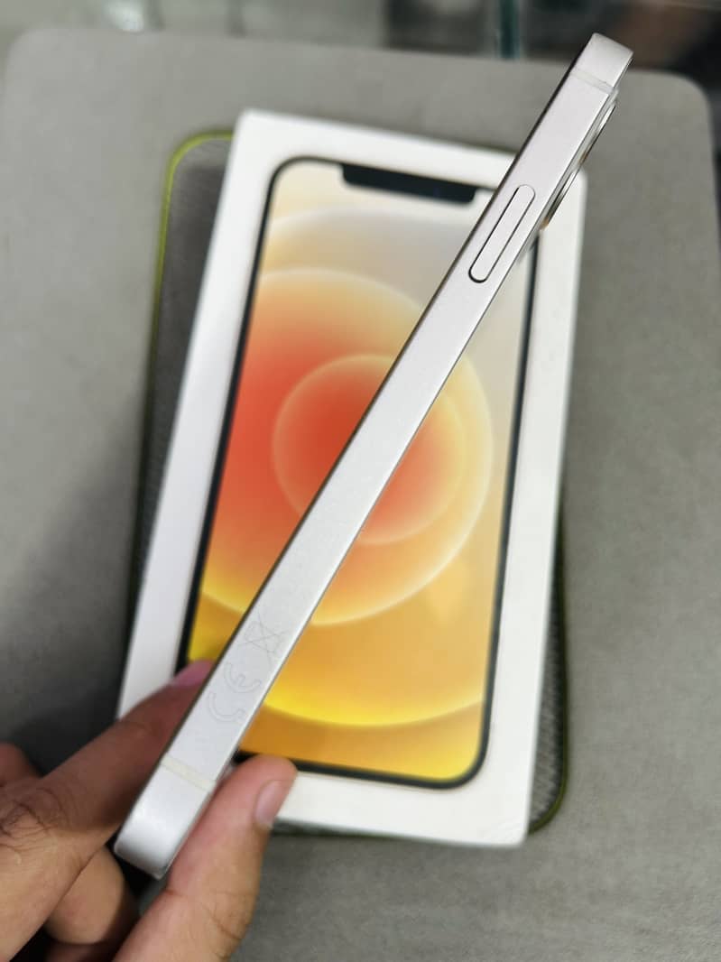 Apple iPhone 12 2