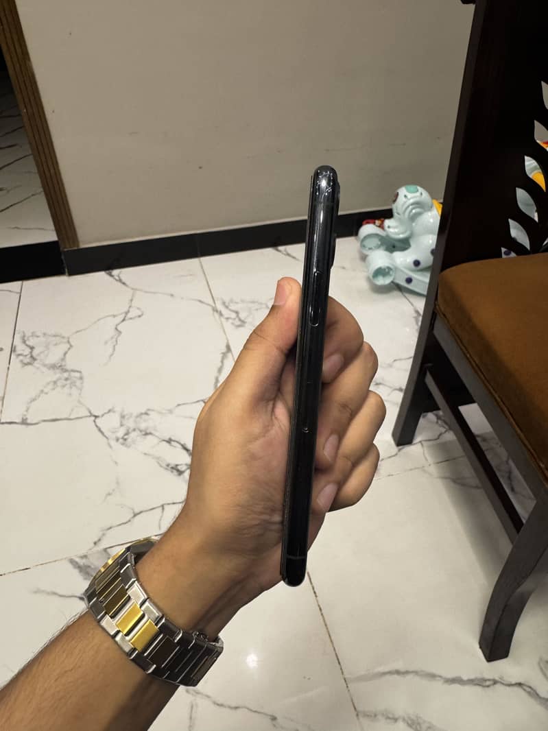 Apple iPhone 11 Pro 2