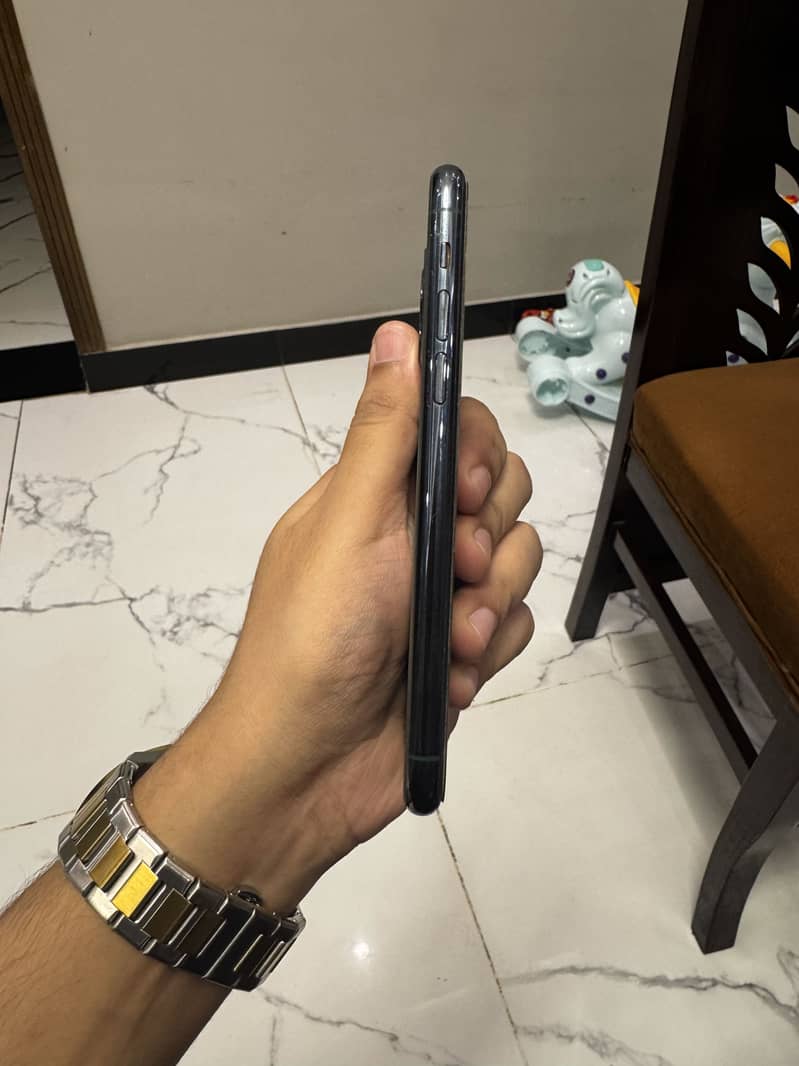 Apple iPhone 11 Pro 6