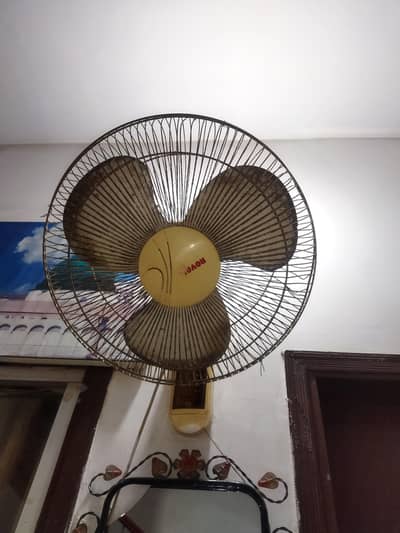Royal Bracket fan