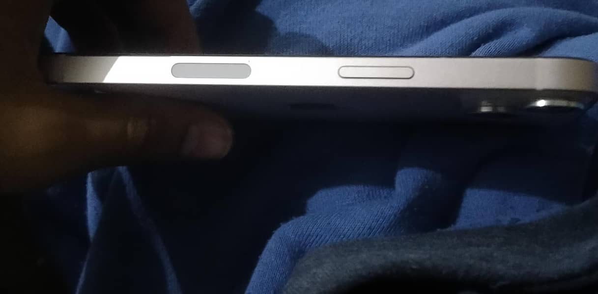 Apple iPhone 13 3