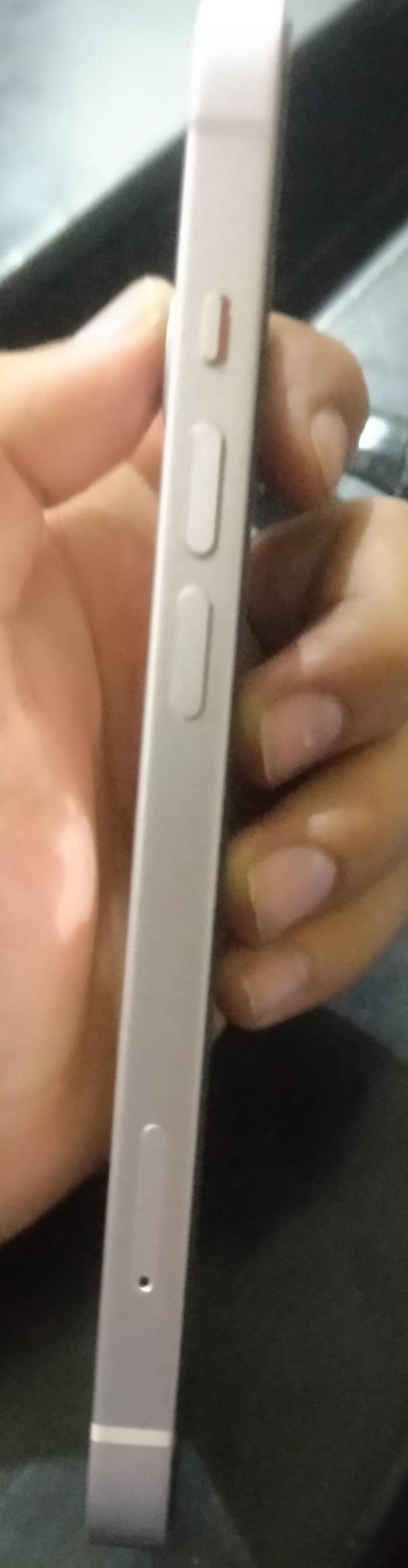 Apple iPhone 13 5