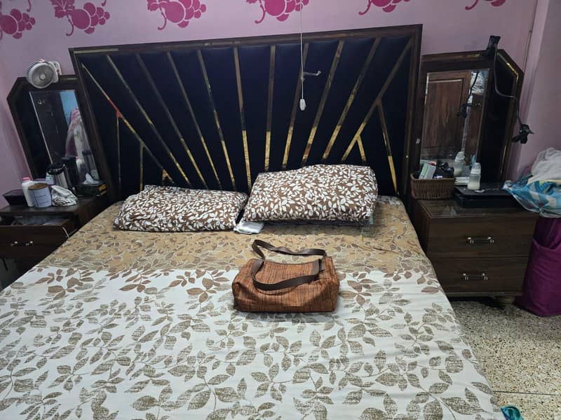 bed with 2 side tables 1