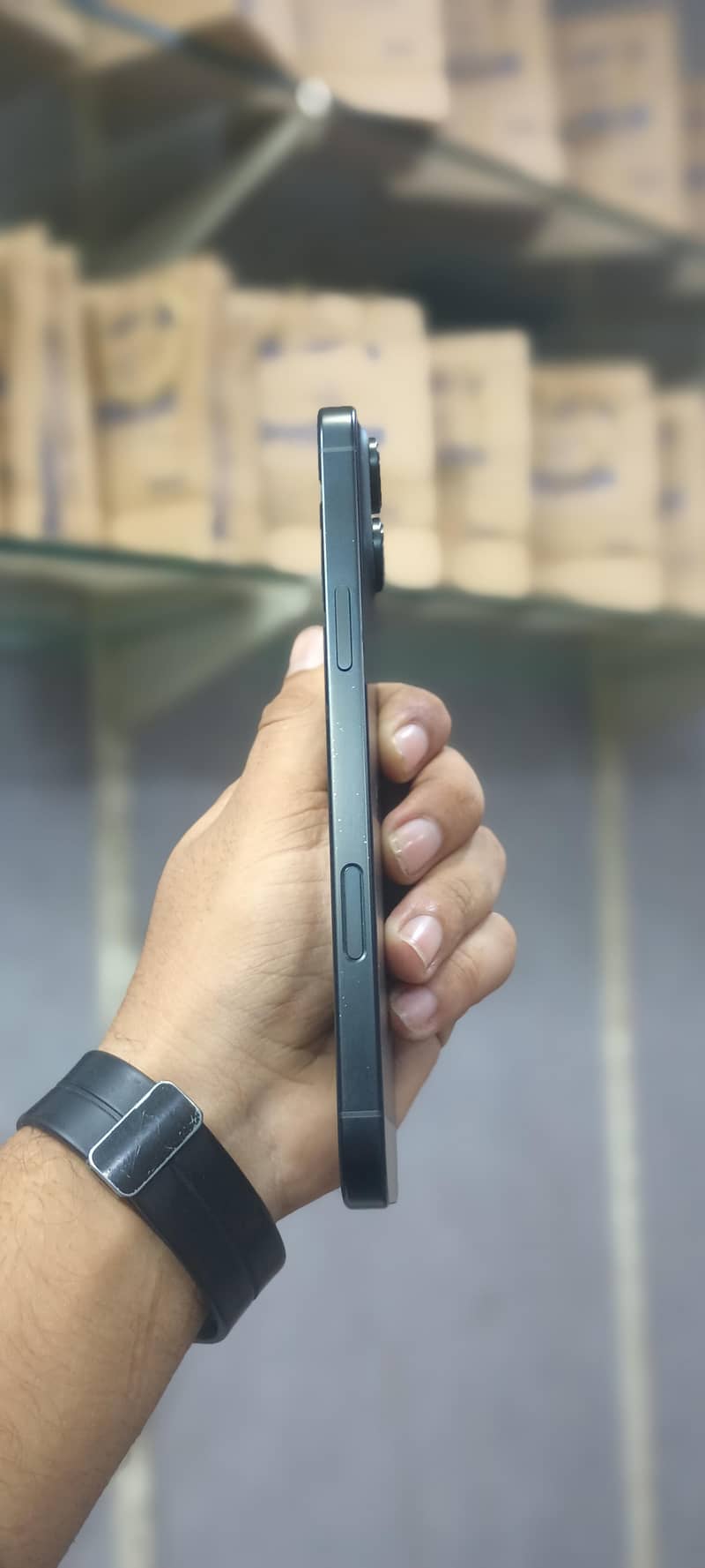 Apple iPhone 16 Pro Max 2