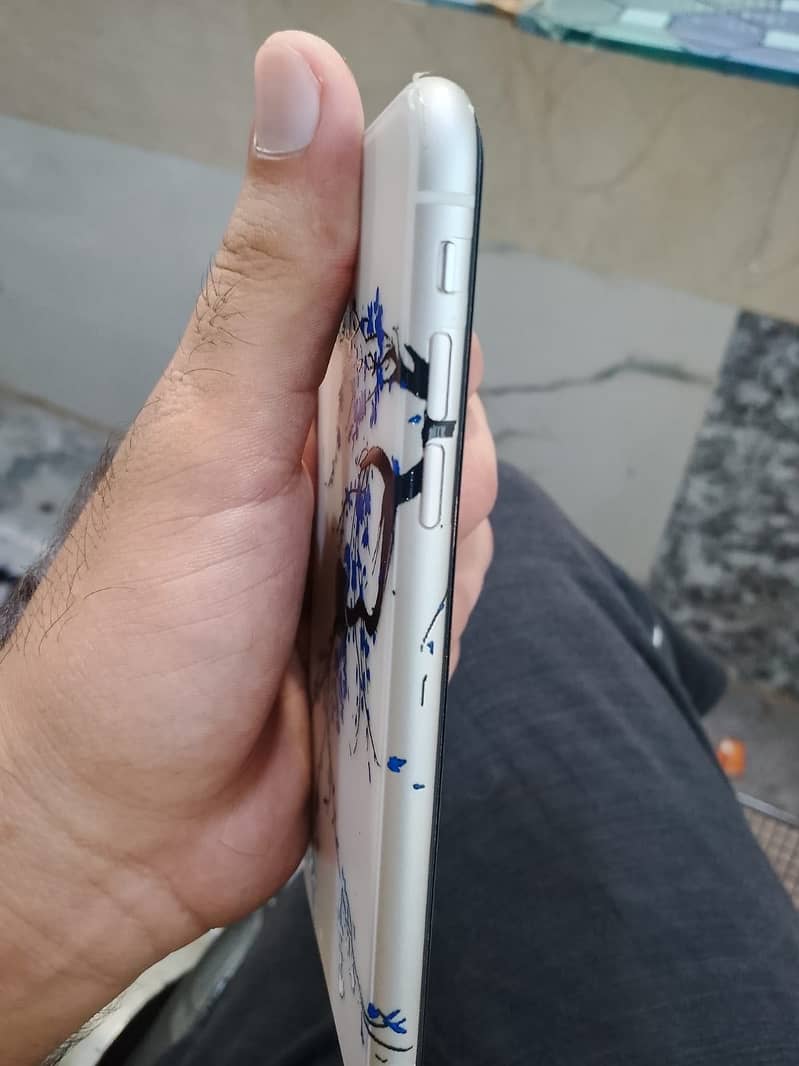 Apple iPhone 11 0