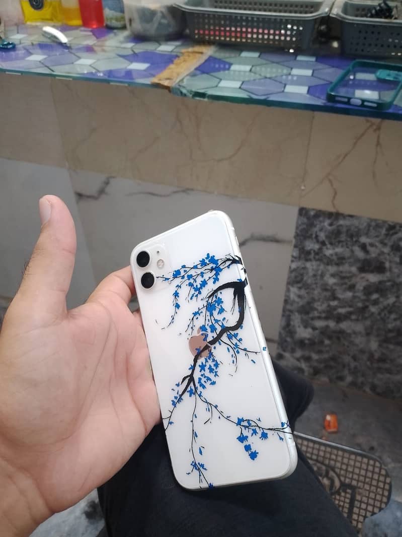 Apple iPhone 11 4