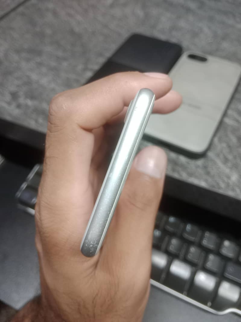 Apple iPhone 7 2