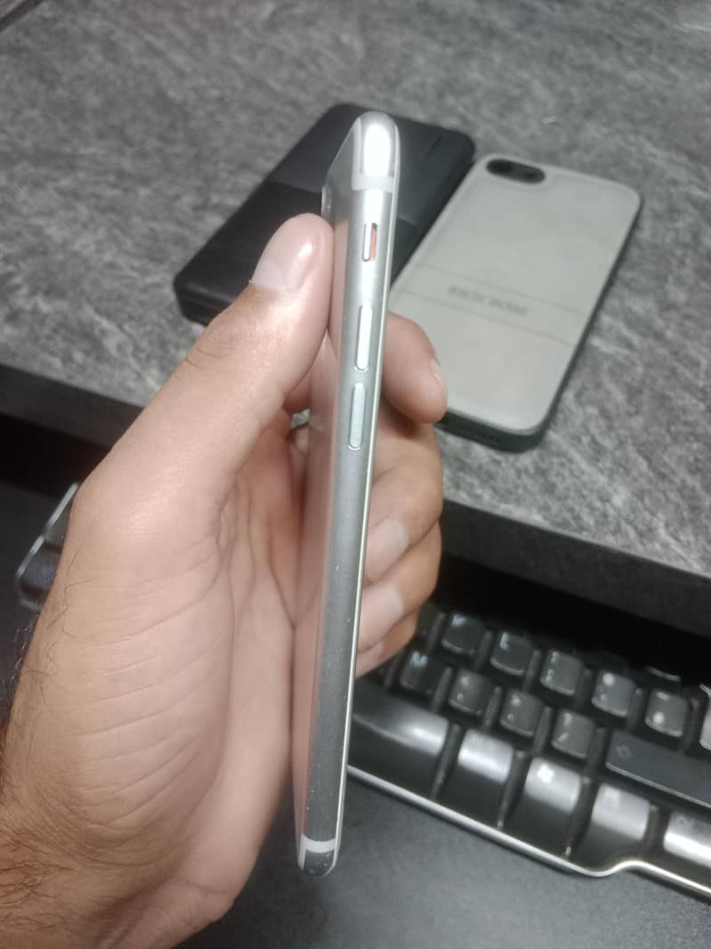 Apple iPhone 7 6