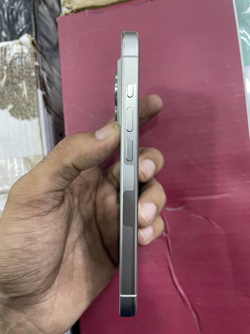 Apple iPhone 15 Pro 0