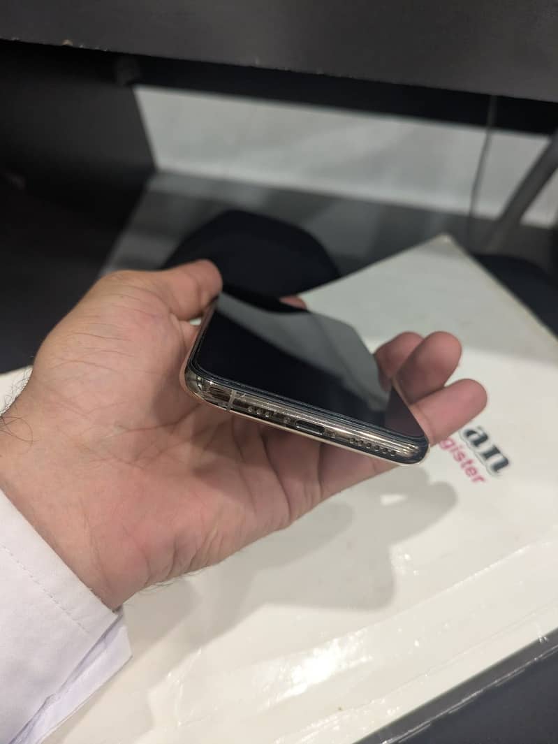 Apple iPhone 11 Pro 2