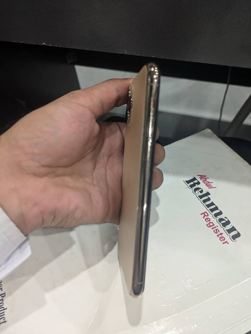 Apple iPhone 11 Pro 3
