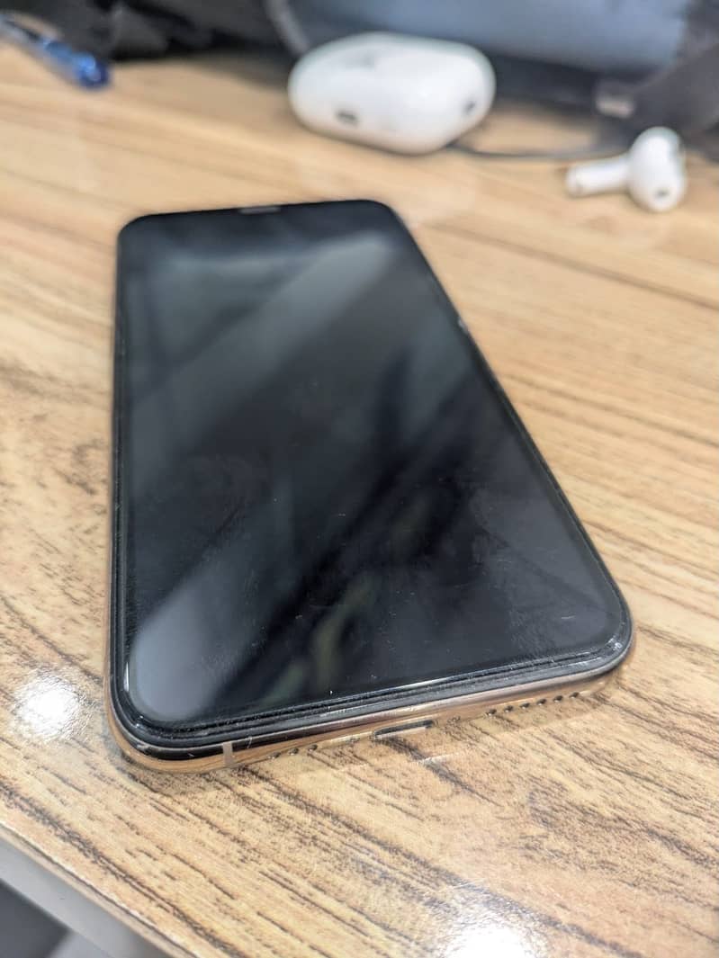 Apple iPhone 11 Pro 4