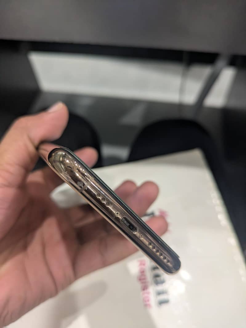 Apple iPhone 11 Pro 6