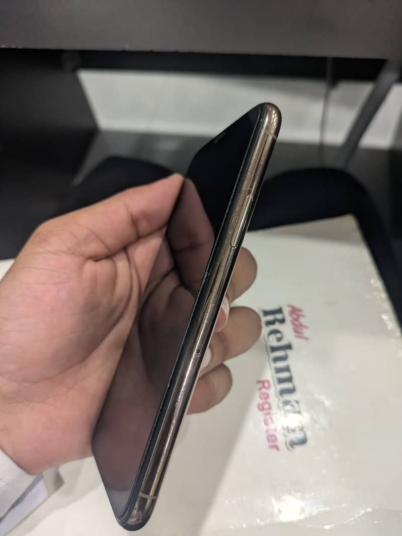 Apple iPhone 11 Pro 7