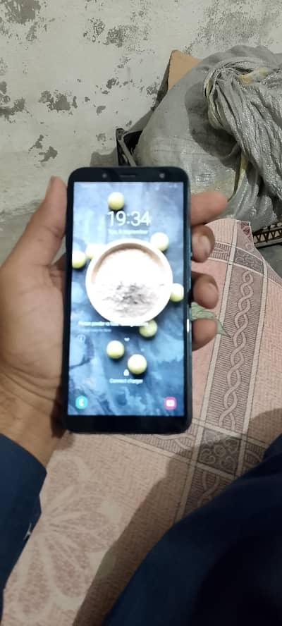 Samsung Mobile J6