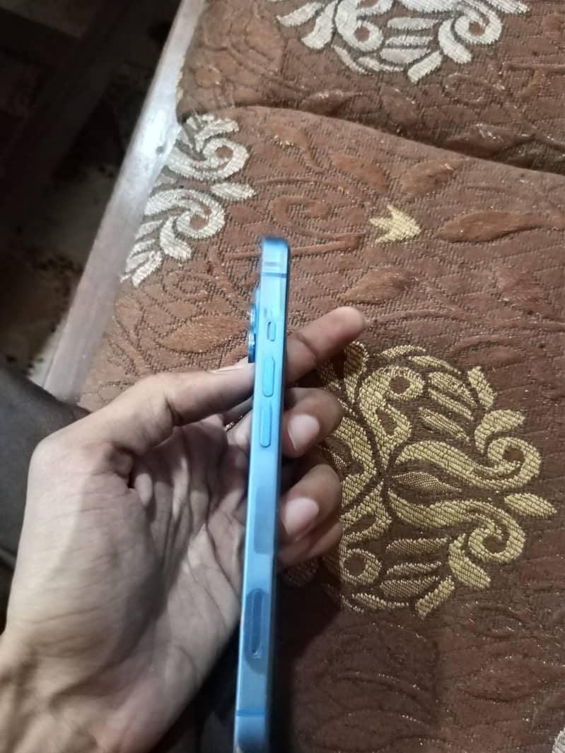 Apple iPhone 13 5