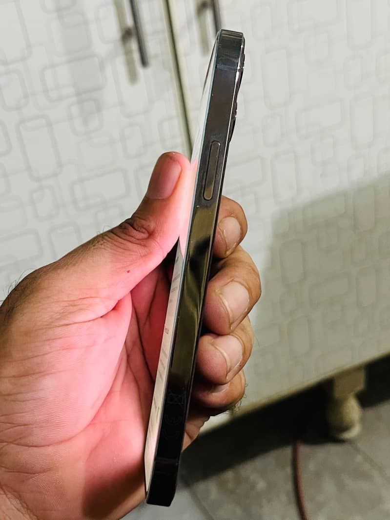 Apple iPhone 12 Pro 2