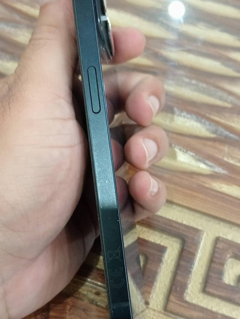 Apple iPhone 14 3